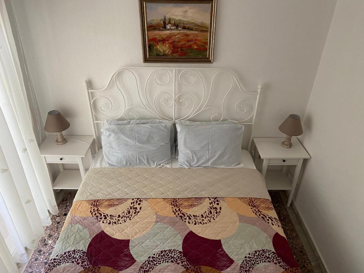 Stefani Apartment With A Sea View Terrace! เนอามูดาเนีย ภายนอก รูปภาพ
